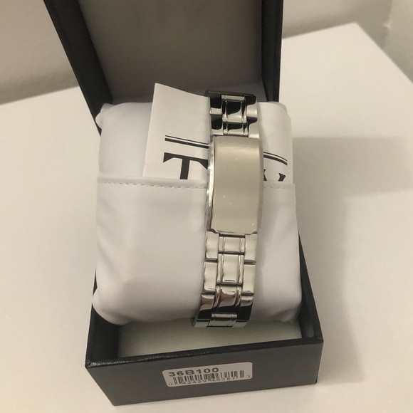 TFX by Bulova white dial bate indicator round silver tone case stainless watch - Picture 4 of 4